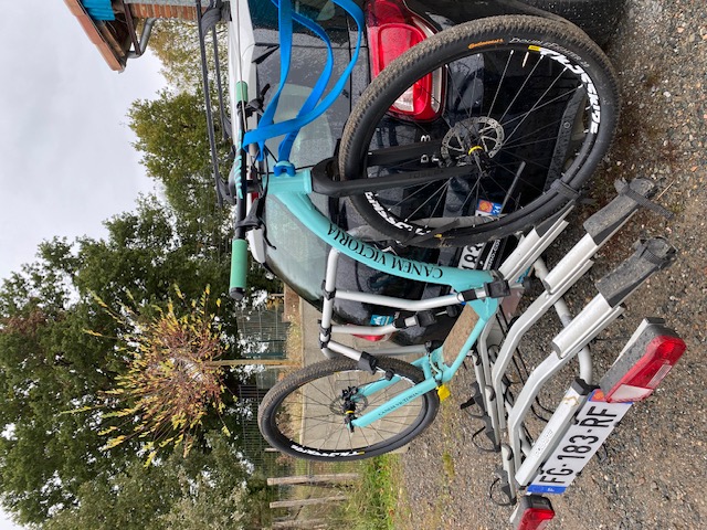 trottinette sur attelage porte velo